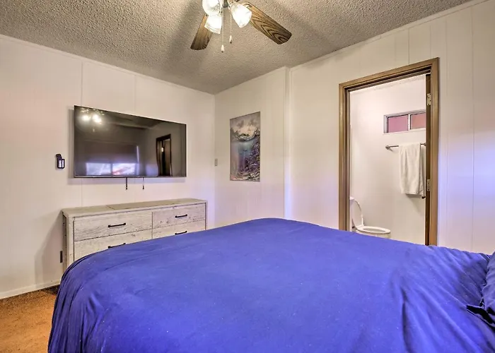 Hot Tub Hideaway In Pinetop: Bring Your Pet!