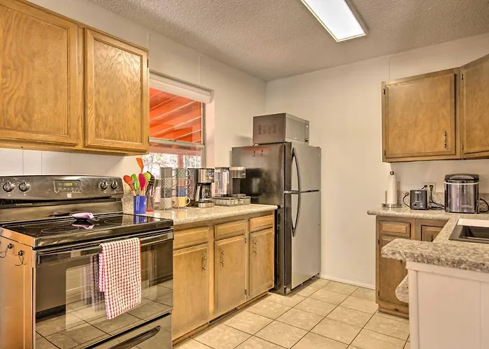 Hot Tub Hideaway In Pinetop: Bring Your Pet!